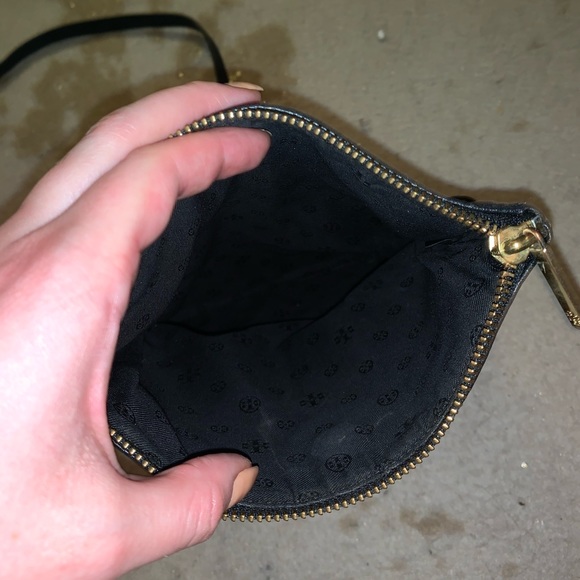 Black leather Tory Burch crossbody - Picture 3 of 3